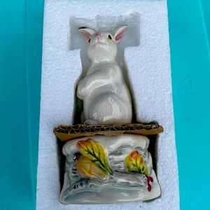 Fitz and Floyd Salt and Pepper shaker